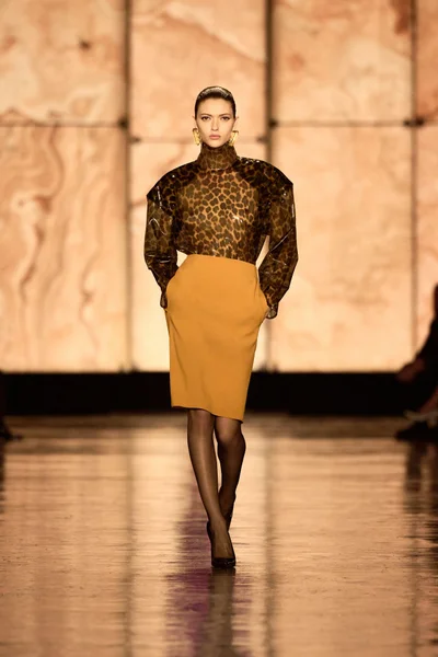 Look 10